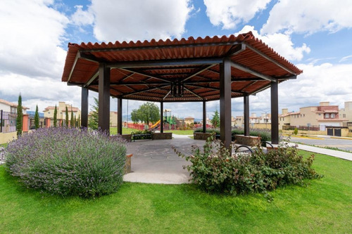 Casa De 3 Recamarás En Fraccionamiento Con Alberca. Pachuca Hidalgo