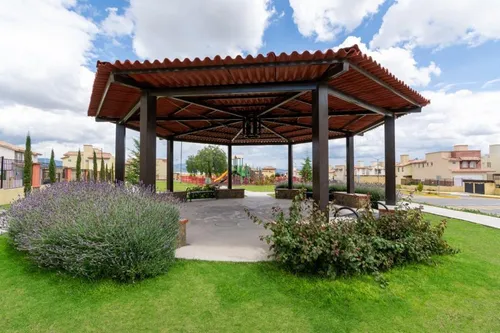 Venta De Casa En Pachuca. Fraccionamiento Con Alberca, 3 Habitaciones, 2 Niveles Y 2 Cajones De Estacionamientos