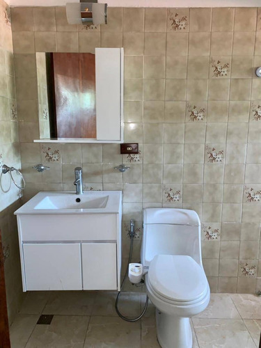 Imagen 10 de 19 de Quinta En Calle Cerrada El Trigal Norte, Acepta Financiamiento. Cód.:449669. 0414-4841043