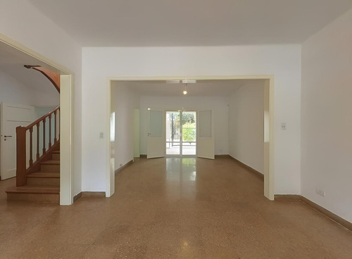Casa En Venta De 3 Dormitorios - Garage - Jardin - En Barrio Parque Cornelio Saavedra