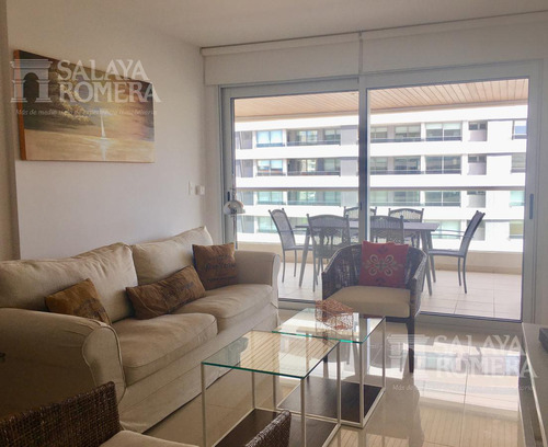 Venta Apartamntos A Metros Del Mar, 2 Dormitorios Y Medio, Amplia Terraza, Servicios. Sap2289357