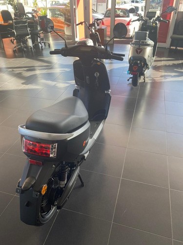Imagen 6 de 22 de Moto Eléctrica. Yadea - Modelo S-like, Motos Eléctricas