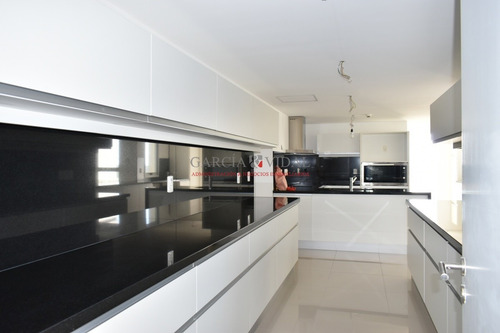 Venta 3 Dormitorios Departamento Tiburón 3 - Playa Brava- Ref: 2857