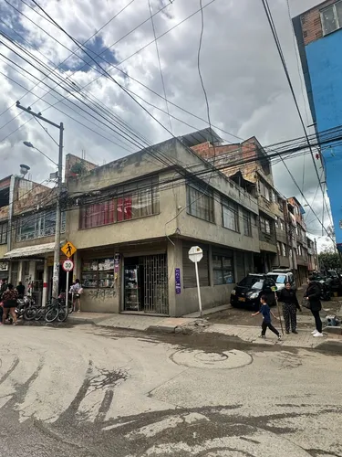 Casa En Venta!! Esquinera Con Local, Excelente Ubicación