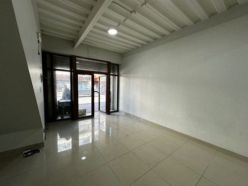 Local 2 Niveles, Manuel Montt 1095, 250m2 4 Baños, Nuevo
