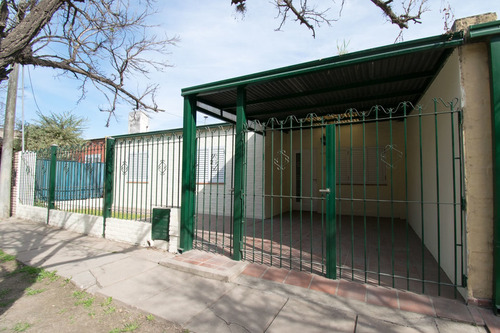 Imagen 3 de 30 de Casa De 3 Dorimitorios Sobre Mariano Candioti