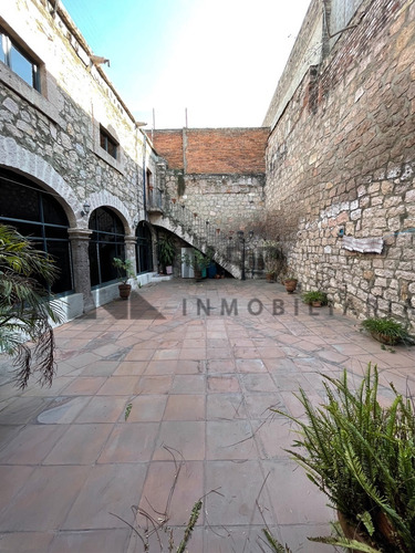 Casa En Venta En El Centro Histórico De Morelia, Mich.