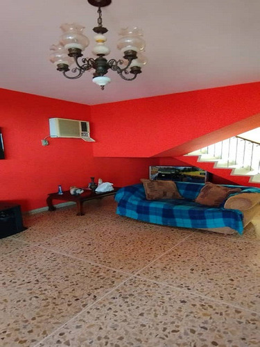 Lm Vende Casaquinta En Urb. Parque Trigal. Trigal Centro, Valencia.