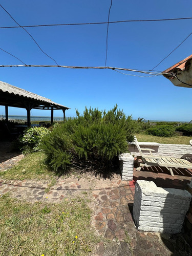 Exclusiva Residencia De Época A Pie De Playa Con Un Terreno Natural Y Vistas Espectaculares