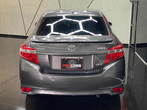 Imagen 4 de 8 de Toyota Yaris E