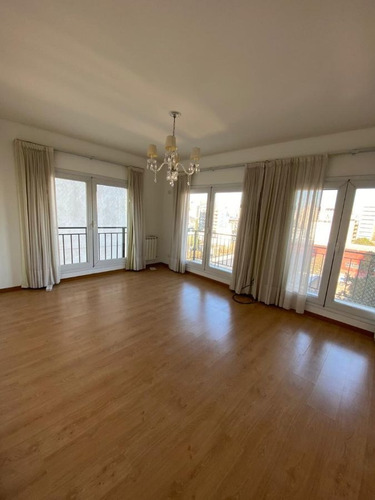 Imagen 14 de 24 de Inmejorable Departamento En Venta De 5 Ambientes En Quilmes Con Vista A Uruguay