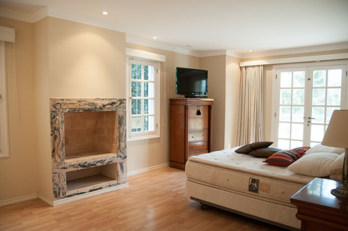 Casa En Venta De 4 Dormitorios En Beverly Hills