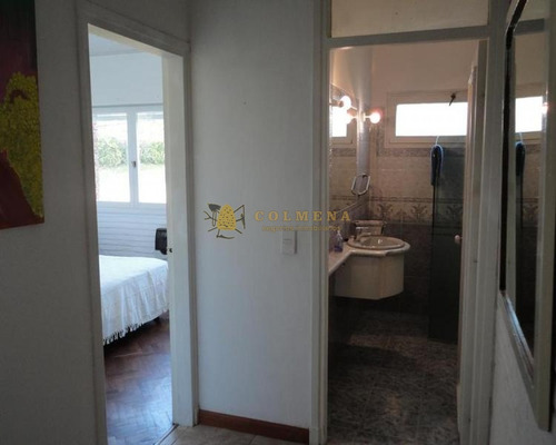 Venta Y Alquiler Temporario De Gran Casa En Pinares A Una Cuadra De La Playa- Ref: 4176