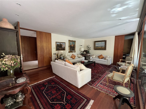 Casa En Venta De 6 Dorm. + Ss En Las Condes - San Damián