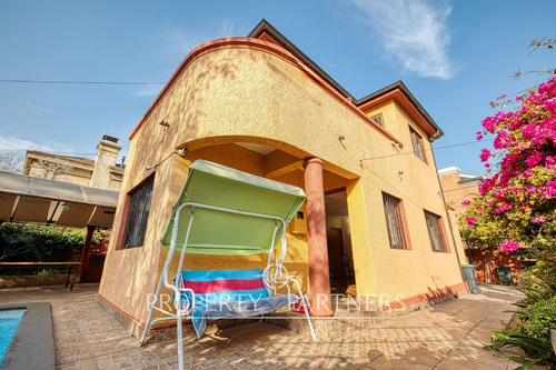 Casa Amplia Y Bien Ubicada En Ñuñoa Con Gran Poten...