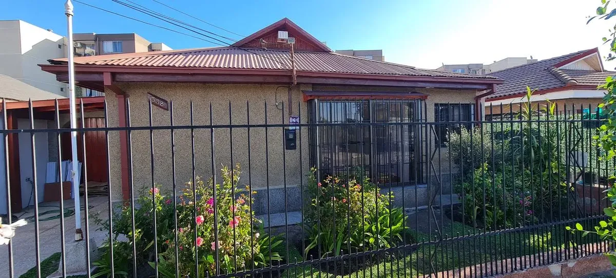 Imagen 1 de 18 de Casa En Venta Con Estacionamiento En El Bosque