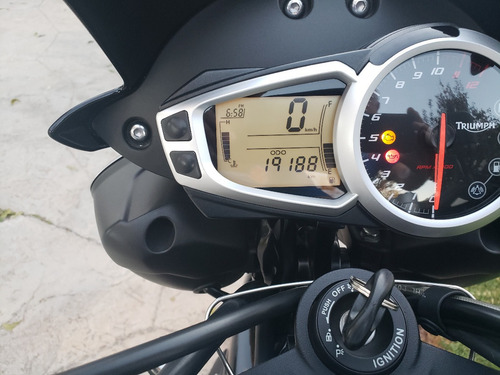 Imagen 10 de 13 de Triumph Speed Triple R Edición 94