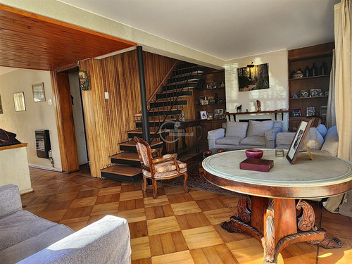 Casa En Venta De 5 Dorm. En Las Condes