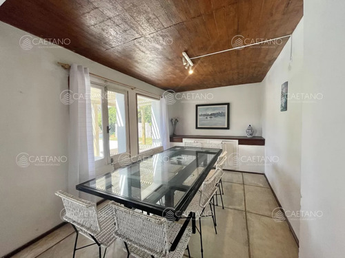 Venta Casa 5 Dormitorios. Montoya, La Barra.