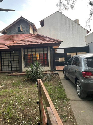 Imagen 2 de 16 de Casa En Esquina En Lote Propio