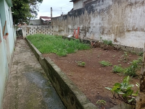 Terreno Grande Com 2 Casas E Uma Edícula!!