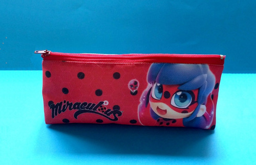 Cartuchera Triangular De Miraculous Ladybug Adrien Marinette