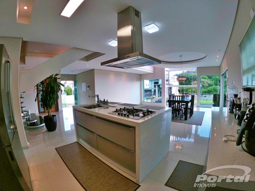 Luxuosa Mansão Em Condomínio Fechado No Golden Park, Com 4 Quartos,sendo 3 Suítes 1 Máster, Salão De Festas Mobiliado, Piscina, Duas Vagas Individuais E Cobertas. Casa Totalmente Mobiliada E Com Proj