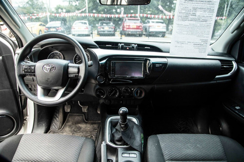 Toyota Hilux 2.4cc Mt 4x4 Diesel 2019