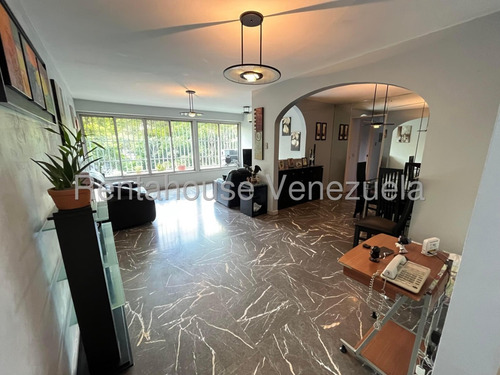 Amplio Apartamento En Venta, Urb. Los Caobos