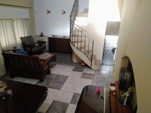 Venta Casa 4 Ambientes Con Parque En Morón