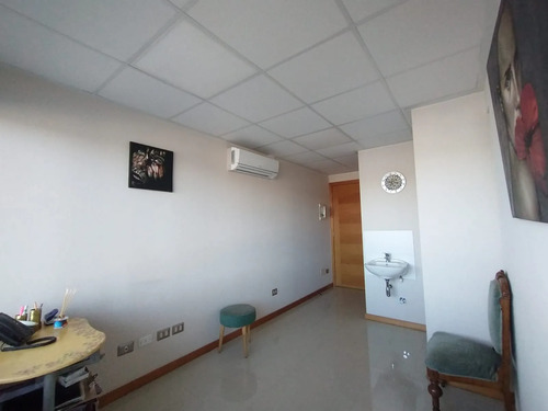 Arriendo Box Medico En Manso Velasco Con Estacionamiento
