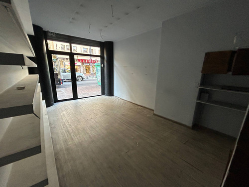Alquiler - Local Comercial 140 M2 - 18 Y Ejido