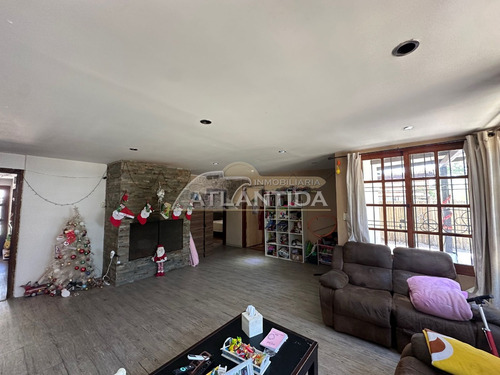 Venta En Atlántida, A 3 Cuadras De Av Artigas, Casa Principal, Barbacoa, Apto Al Fondo Y Piscina Climatizada. Inm Atlántida.
