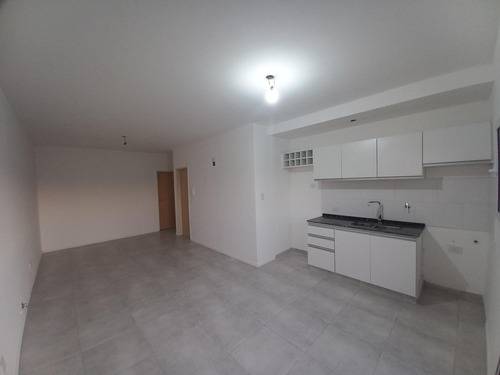 Departamento En Alquiler En Chilavert  2 Amb 3 Piso