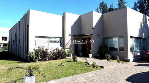 Imagen 3 de 17 de Casa En Venta En Berazategui Las Golondrinas 6 Ambientes