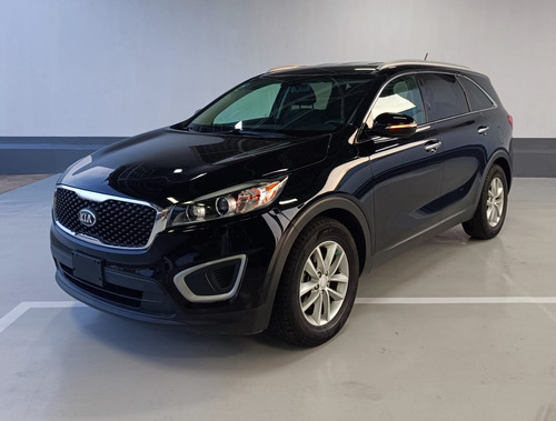 Kia Sorento 2.4 L4 LX Tela 7 Pasajeros At