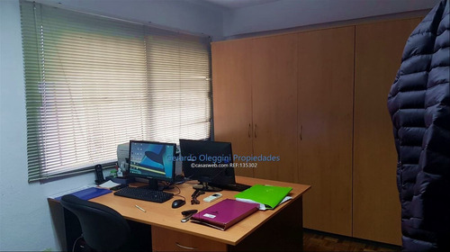 Venta Oficina Con Renta Ciudad Vieja O Permuta Apto Punta