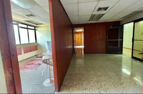 Local En Alquiler Para Oficina En El Vergel, Santo Domingo