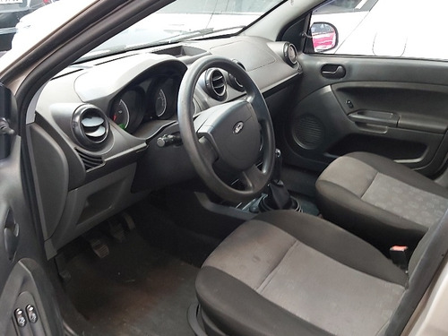 Imagem 8 de 10 de Ford Fiesta 1.0 Rocam Se 8v