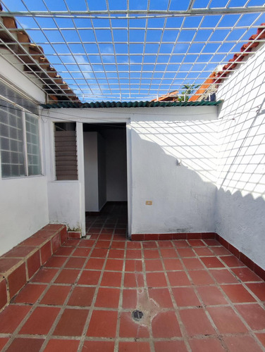 Casa En Arriendo En Prados Del Este. Cod A23875