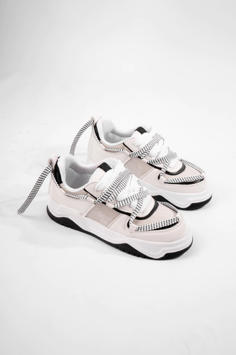 Zapatilla Snekaers Street Blanca Con Gris Negro Doble Cordon