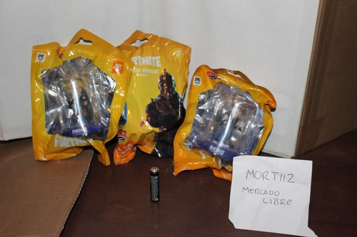 3 Figuras Fortnite Pop Domez Jonesi Dark Knight Dire (Usado)