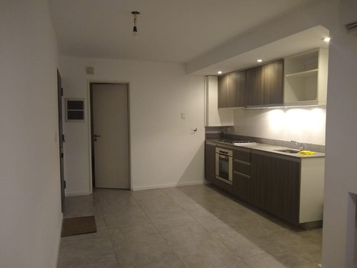 Imagen 2 de 9 de Departamento De 2 Amb Al Frente En Vicente Lopez