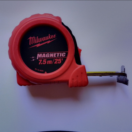 Cinta Métrica Milwaukee 7.5m/25'. Punta Magnética. Poco Uso