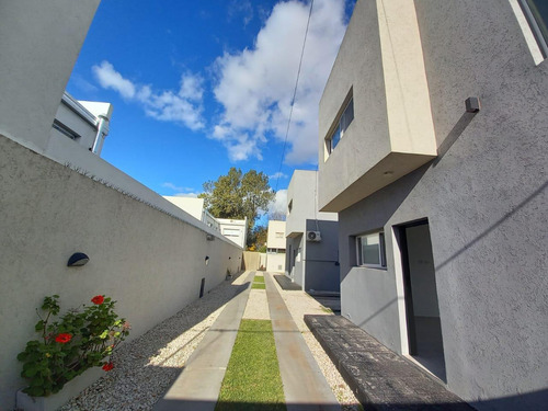 Imagen 5 de 28 de Duplex En Venta En La Plata Calle 34 E/ 141 Y 142 Dacal Bienes Raices