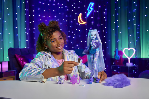 Boneca Monster High, Abbey Bominable Yeti Com Pet Mammoth