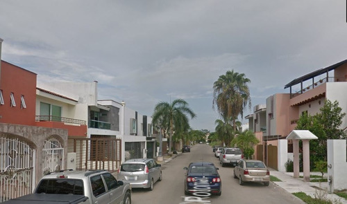 Hermosa Y Amplia Casa En Remate En La Col. Fluvial Vallarta, Puerto Vallarta, Jalisco!