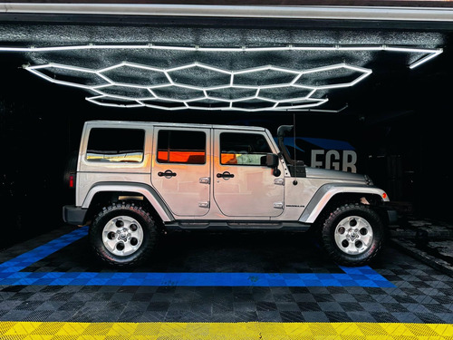 Jeep Wrangler 3.6 Unlimited Sahara V6 4x4 At