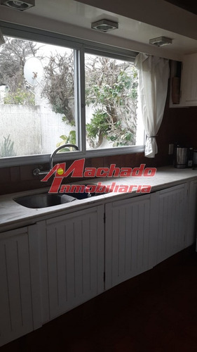 Chalet Tres Dormitorios , Dos Baños , Dormitorio Y Baño De Servicio- Ref: 5585