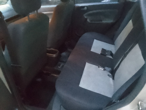 Imagen 14 de 15 de Ford Fiesta Max 1.6 2008